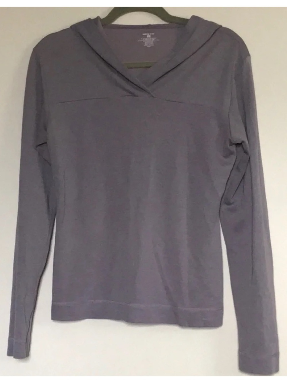 Patagonia pale purple v neck hoodie S